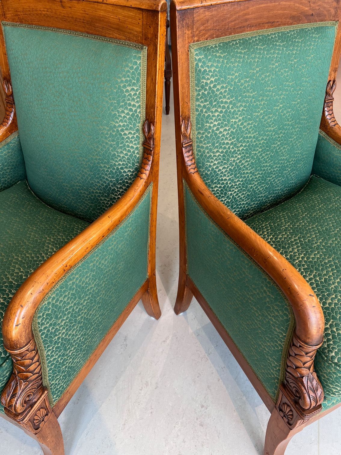 Siège ancien rénové dans un tissu d'ameublement